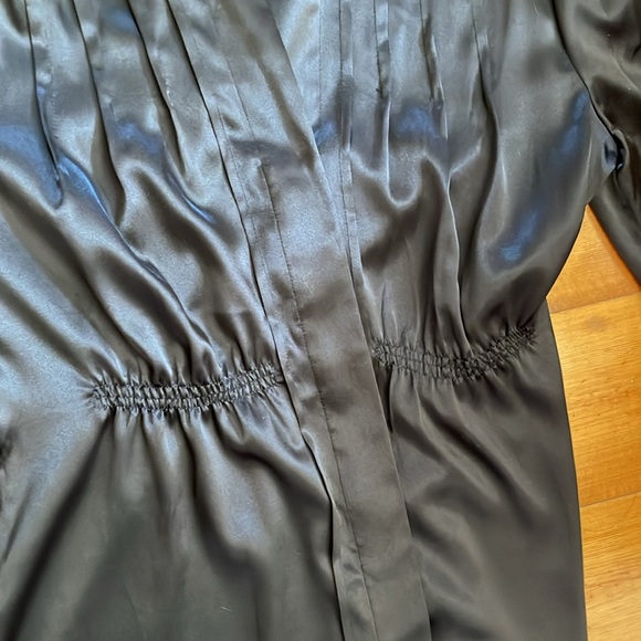 Gorgeous Bob Mackie blouse. Lovely details with pleated top & gathered waist - Picture 3 of 4